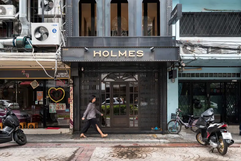 Holmes — ผลงานออกแบบโดย MAKE IT POP